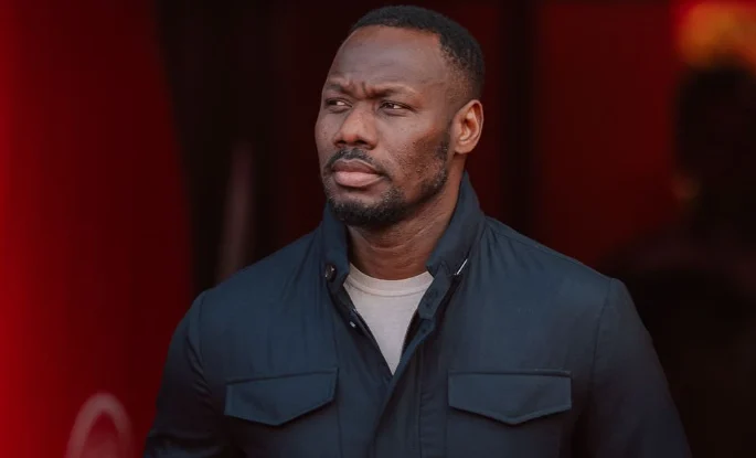 Pape Thiaw, sélectionneur du Sénégal, en discussion