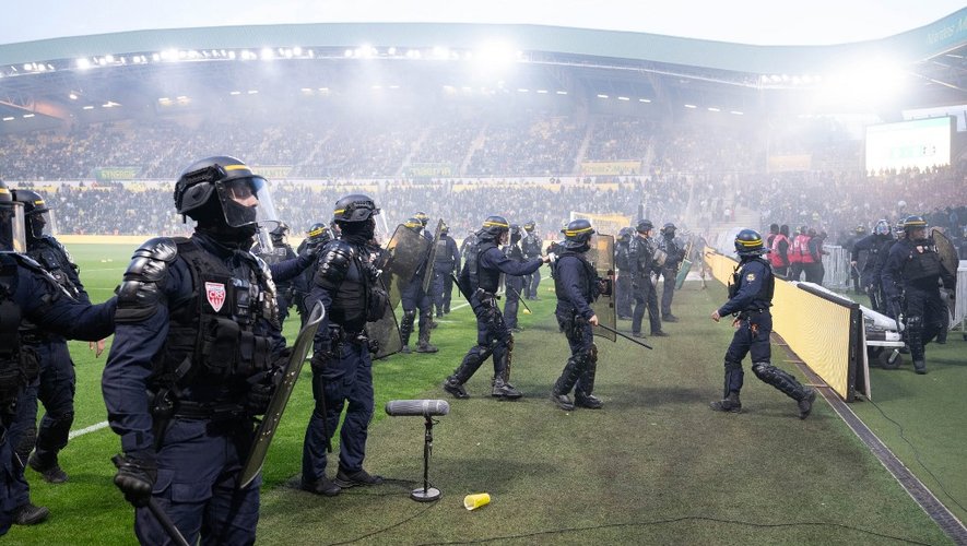 Forces de l'ordre déployées en masse au stade de la Beaujoire pour prévenir les débordements