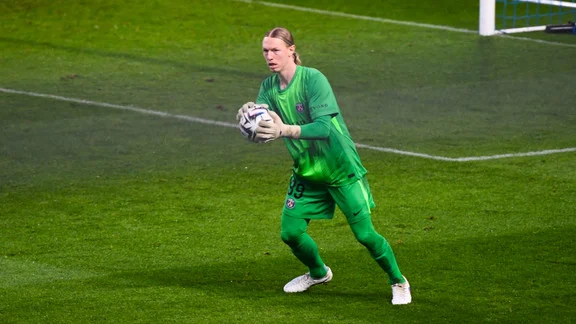 Matvey Safonov en action avec le PSG