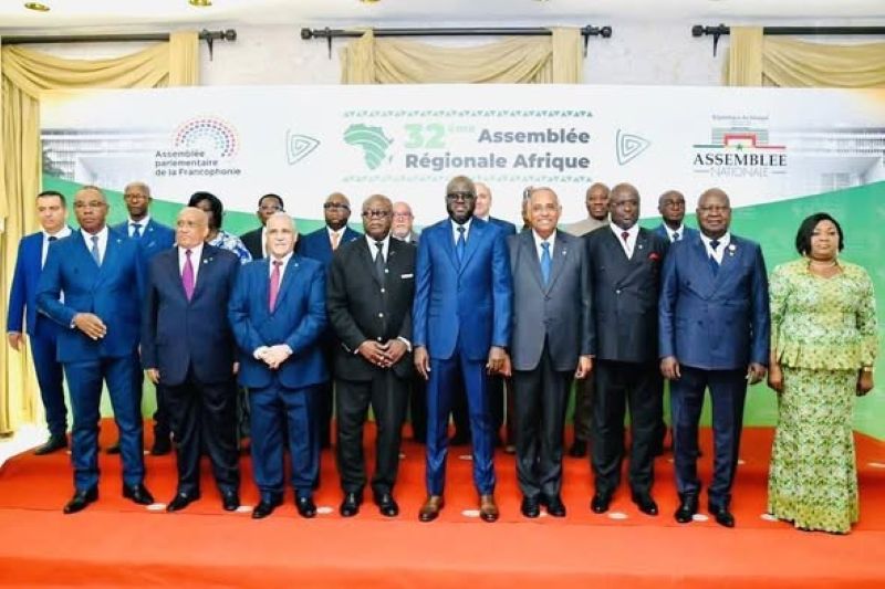 Photo des parlementaires gabonais et sénégalais réunis à Dakar
