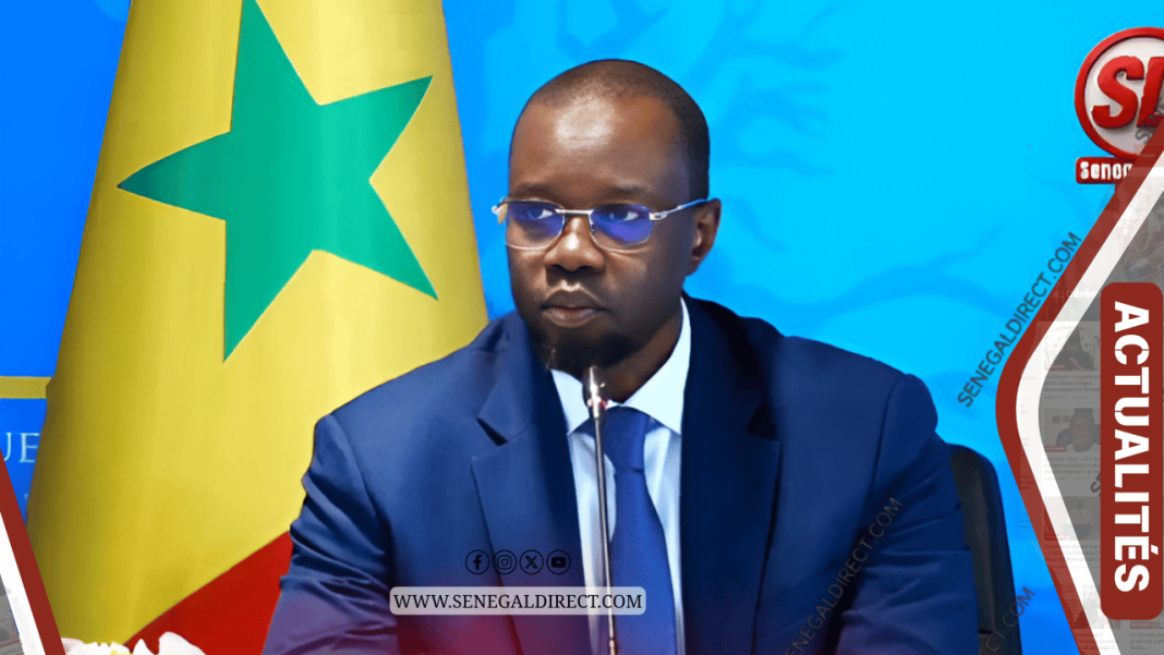 Ousmane Sonko lors d'une conférence de presse sur les irrégularités dans les contrats pétroliers