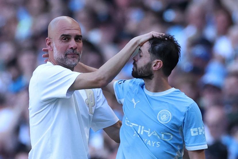 Pep Guardiola, ému lors du remplacement de Bernardo Silva, joueur qu'il a le plus fréquenté sur le terrain.