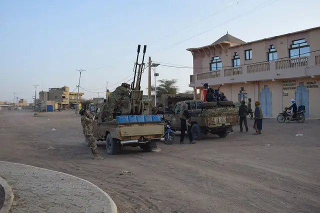 Rebelles touaregs du FLA en mouvement à Kidal en avril 2026.