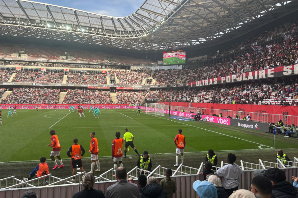 L'Allianz Riviera, temple du foot niçois, prêt à vibrer pour ce match à enjeu