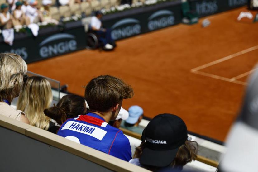 Quelques maillots du PSG ont été aperçus en tribunes, cette semaine à Roland-Garros. (F. Seguin/L'Équipe)