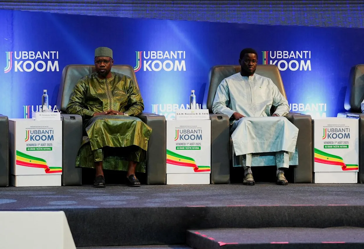 Manifestation au Sénégal mettant en lumière les tensions politiques entre Ousmane Sonko et Bassirou Diomaye Faye