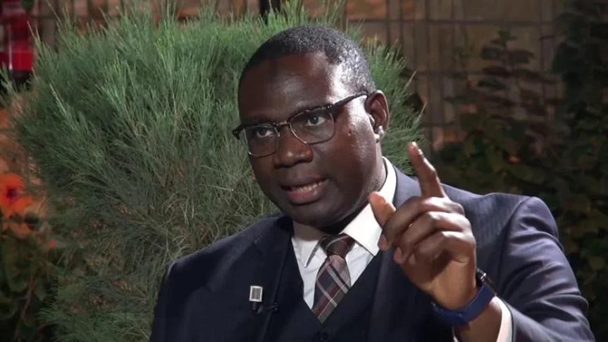 Portrait de Moussa Balla Fofana lors d'une prise de parole officielle