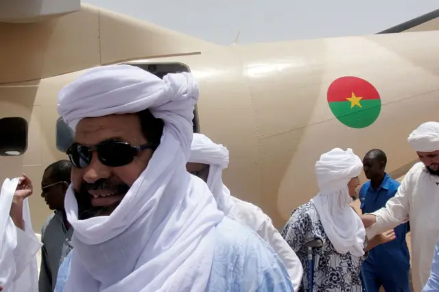 Iyad Ag Ghaly en 2012 à l'aéroport de Kidal.