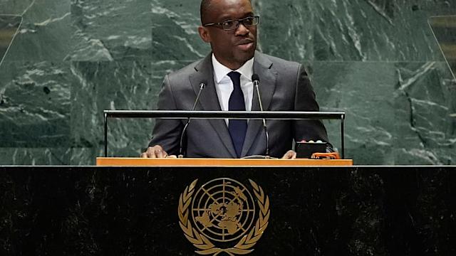 Représentants béninois et nigériens lors d'une réunion diplomatique