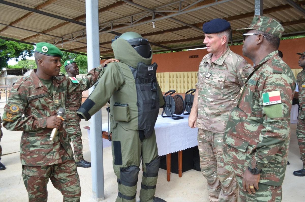 Équipements de déminage : la France appuie le Bénin face aux engins explosifs improvisés