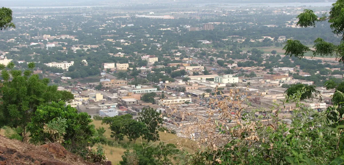 Illustration montrant des civils maliens dans un contexte de violence