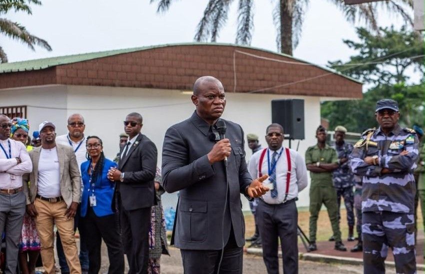 Le président Oligui Nguema échange avec les agents de la SEEG à Jean Violas