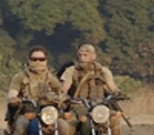 Deux mercenaires du groupe Wagner à moto en province