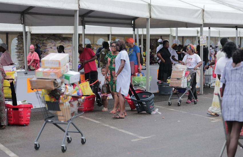 Mégamarché organisé par la CEAG à Angondjé