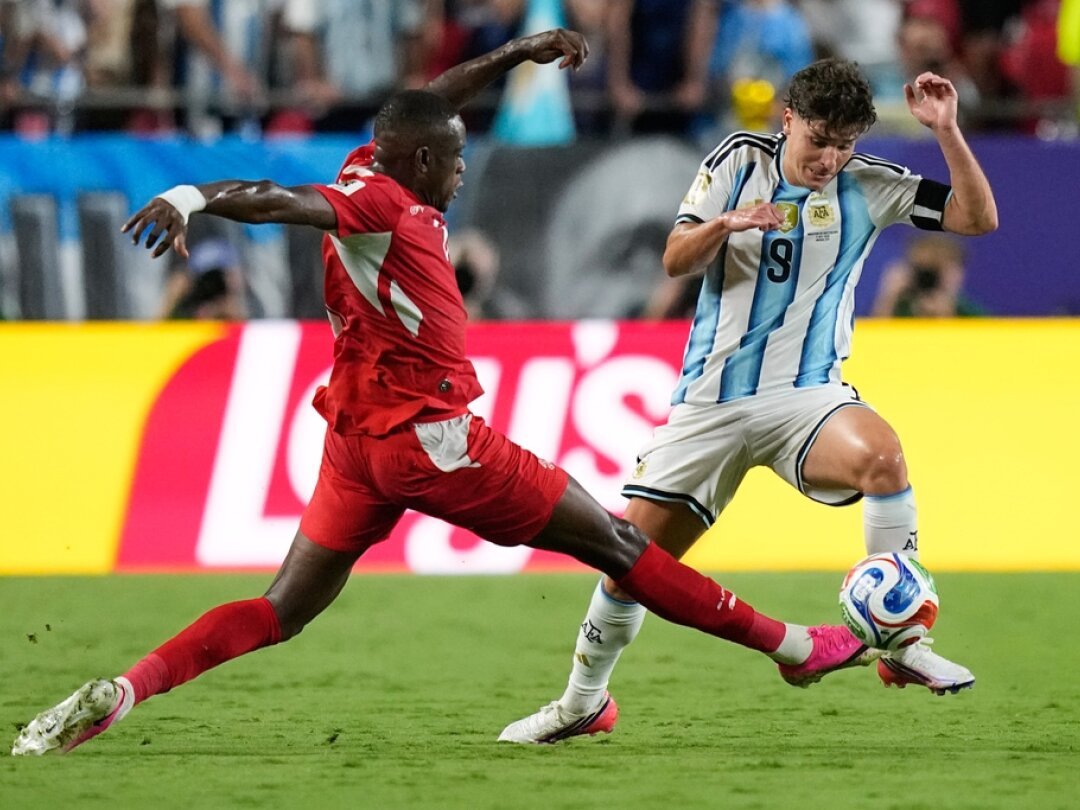 Julian Alvarez marque le deuxième but pour l'Argentine en quart de finale de la Coupe du monde 2026