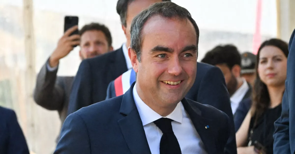 Portrait de Sébastien Lecornu lors d'un déplacement officiel