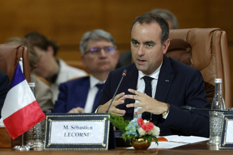 Sébastien Lecornu lors d’un discours d’ouverture avec des ministres marocains