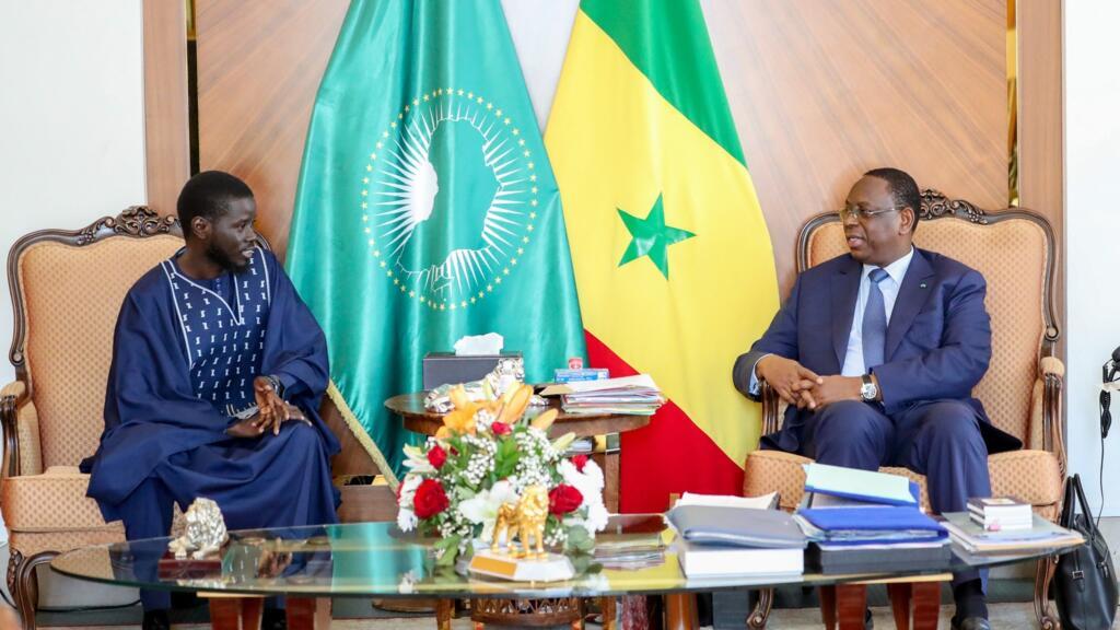 Rencontre entre le président sortant Macky Sall et Bassirou Diomaye Faye au palais présidentiel de Dakar