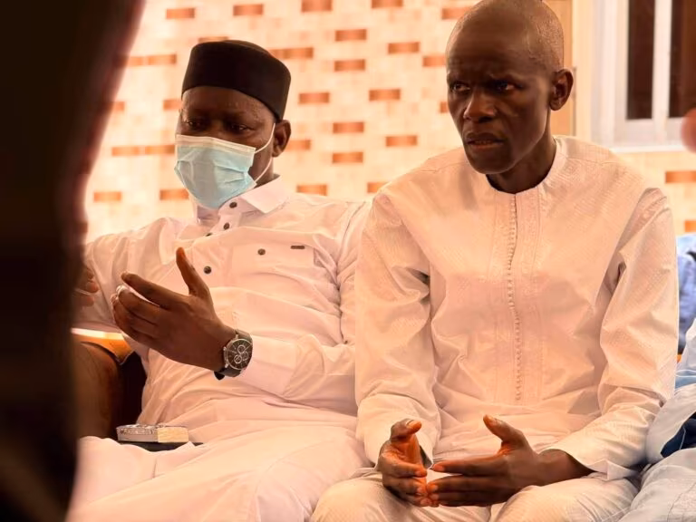 Ousmane Sonko échange avec Diamil Sané