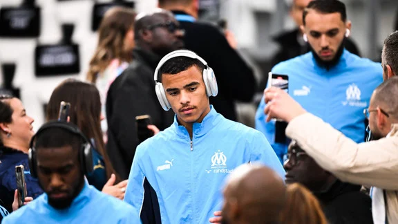 Mason Greenwood en discussion avec des dirigeants de l'OM