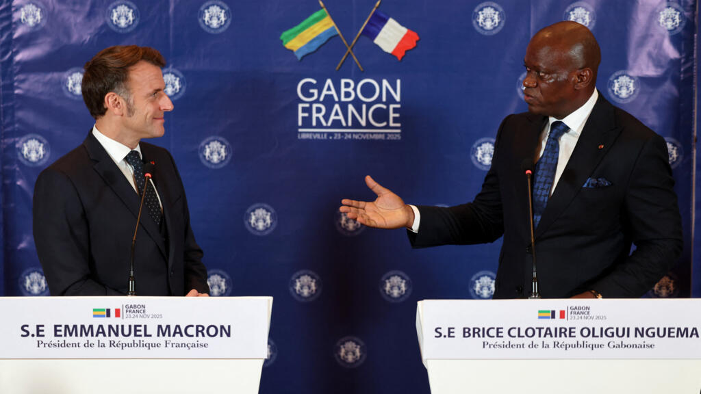 Rencontre entre les présidents français et gabonais, Emmanuel Macron et Brice Oligui Nguema, lors d'une conférence de presse commune à Libreville en novembre 2025