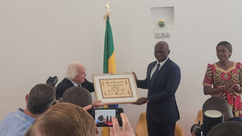 Remise du Prix du Courage Politique 2026 à Brice Clotaire Oligui Nguema