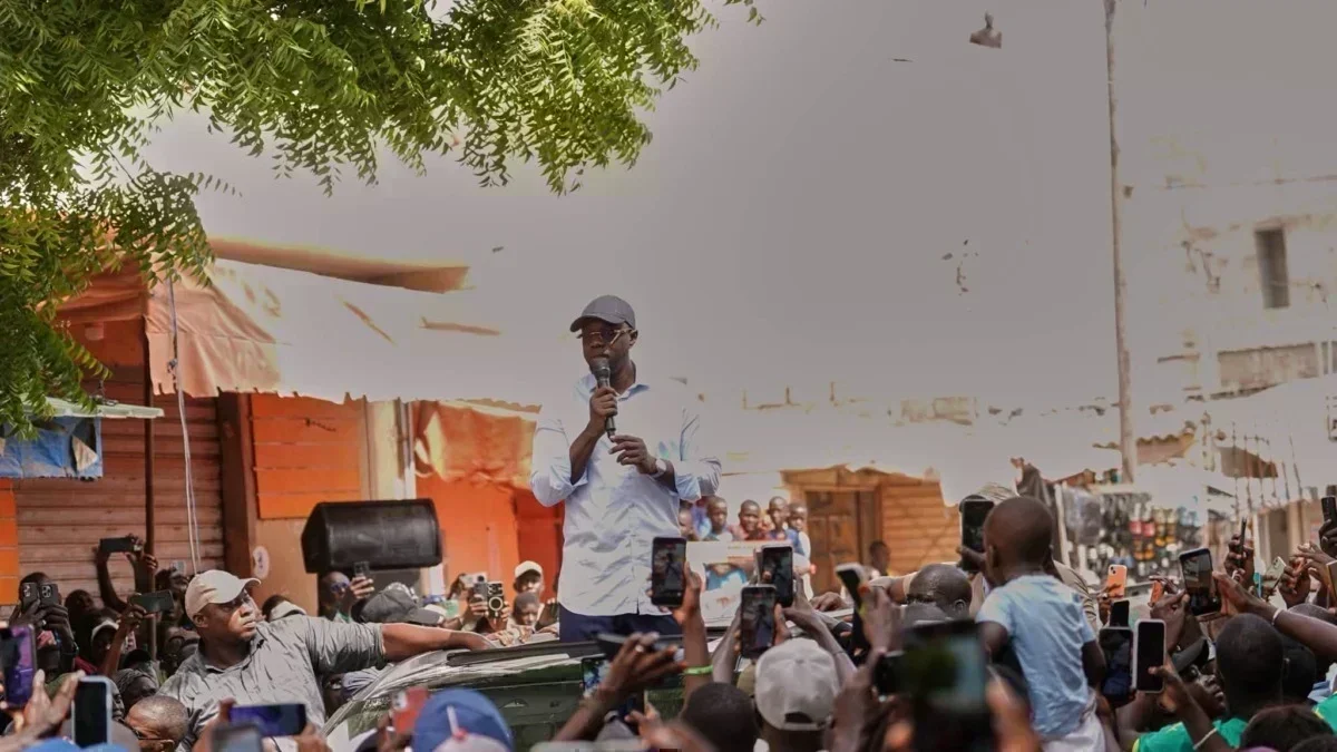 Ousmane Sonko mobilise les militants de Pastef pour la vente des cartes de membre à Bargny