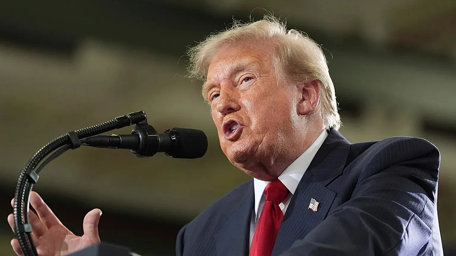 Donald Trump lors d'un discours à Milford, dans le Michigan, en juillet 2026