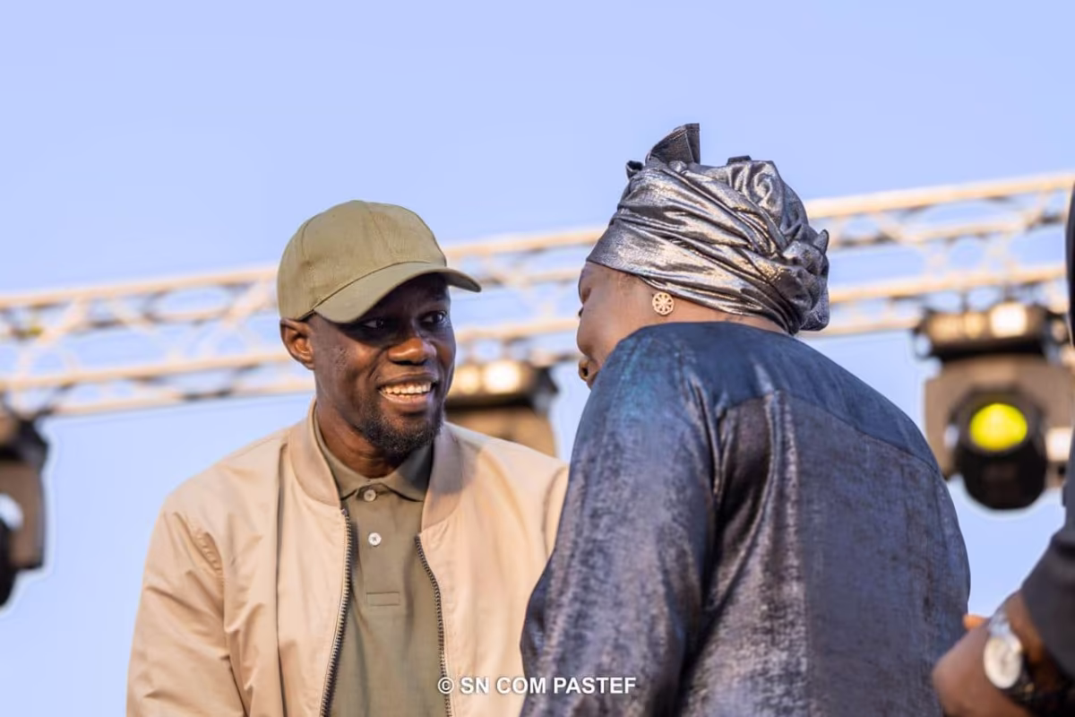 Aminata Touré s’oppose aux méthodes d’Ousmane Sonko avec un discours sur le patriotisme républicain