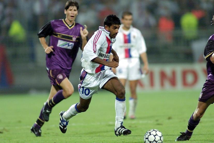 Vikash Dhorasoo avec l'OL contre Maribor en 1999.