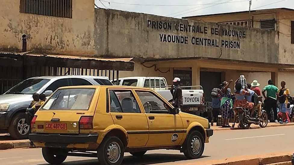 Prison de Yaoundé : cellule individuelle où est détenu l'individu impliqué dans l'affaire des faux décrets