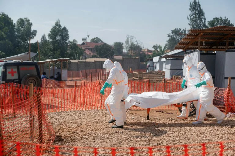 Unité mobile de soins contre Ebola en RDC
